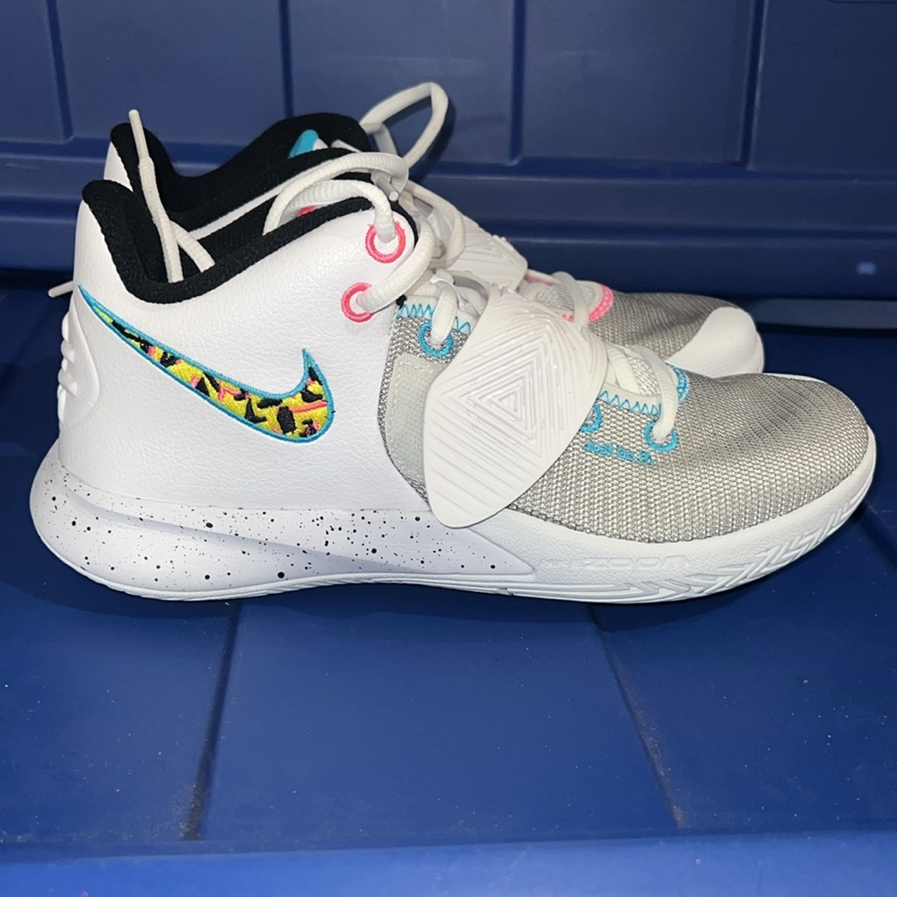 Kyrie Flytrap III South Beach